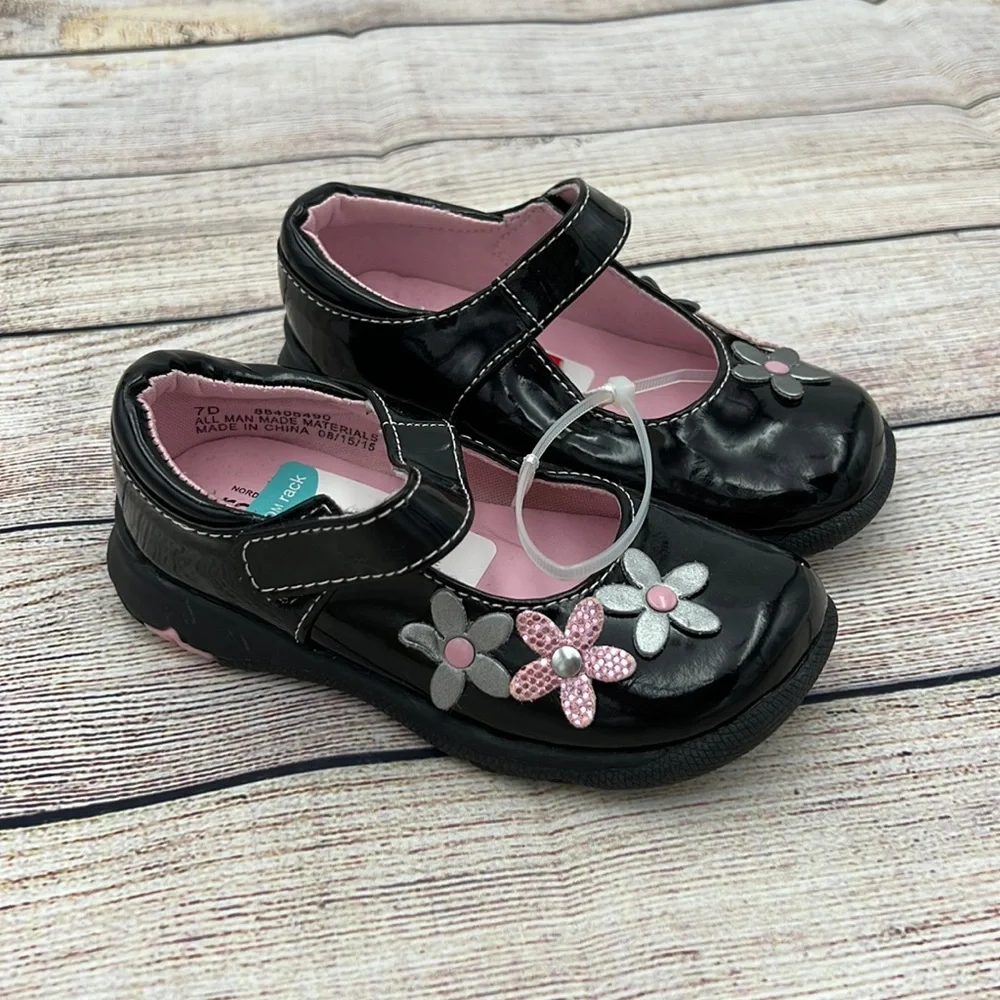Nordstrom Black Maryjanes with Flowers Sz 7 NWTs - Picture 1 of 5